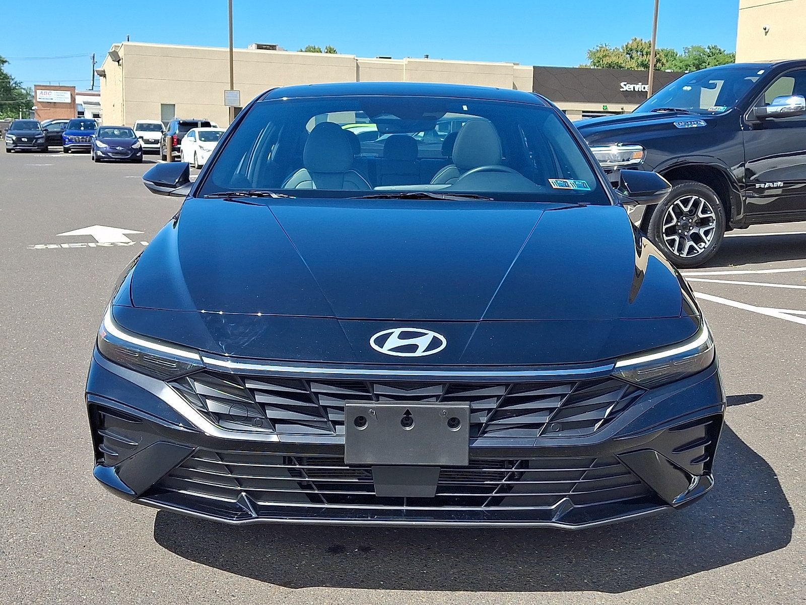 Certified 2025 Hyundai Elantra Limited FWD image 2