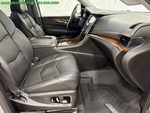 Used 2016 Cadillac Escalade Luxury AWD/4WD image 3