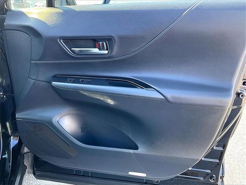 Used 2023 Toyota Venza LE image 12