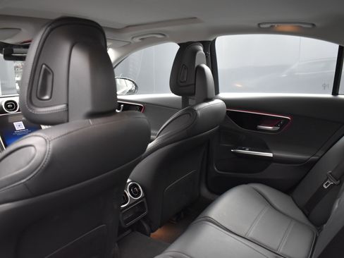 Used 2023 Mercedes-Benz C 300 Sedan image 9