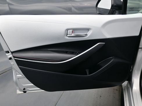 Used 2024 Toyota Corolla SE w/ SE Convenience Package image 9