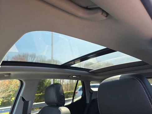 Used 2023 GMC Terrain SLT w/ Tech Package image 15