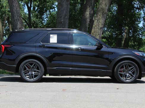Used 2025 Ford Explorer ST AWD/4WD image 9