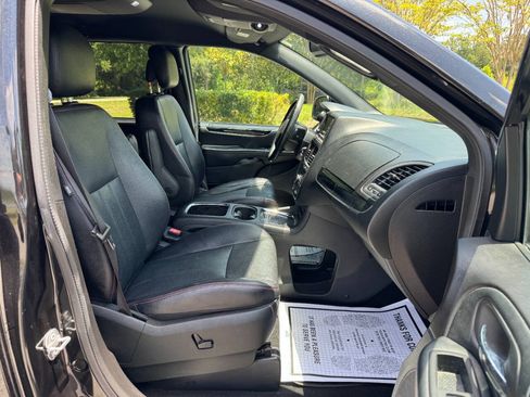 Used 2018 Dodge Grand Caravan GT FWD image 18