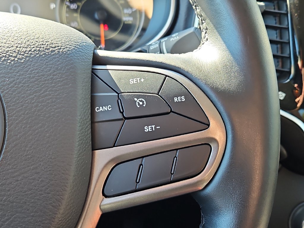 Used 2019 Jeep Cherokee Limited AWD/4WD image 27