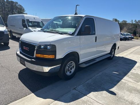 Used 2023 GMC Savana 2500 w/ Driver Convenience Package image 4