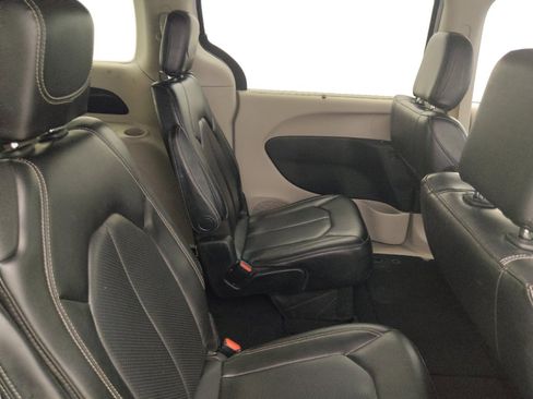 Used 2021 Chrysler Voyager Lxi FWD image 19