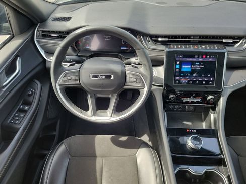 Used 2023 Jeep Grand Cherokee Altitude image 13