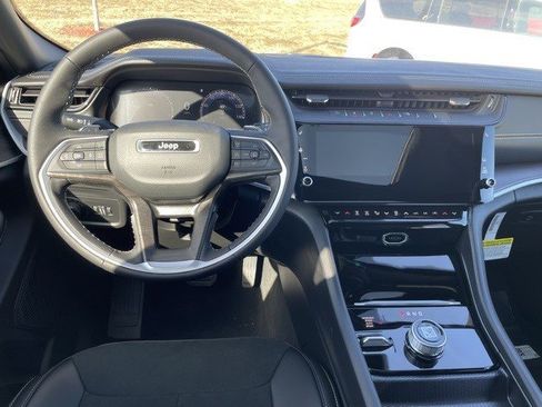 New 2026 Jeep Grand Cherokee Altitude image 13