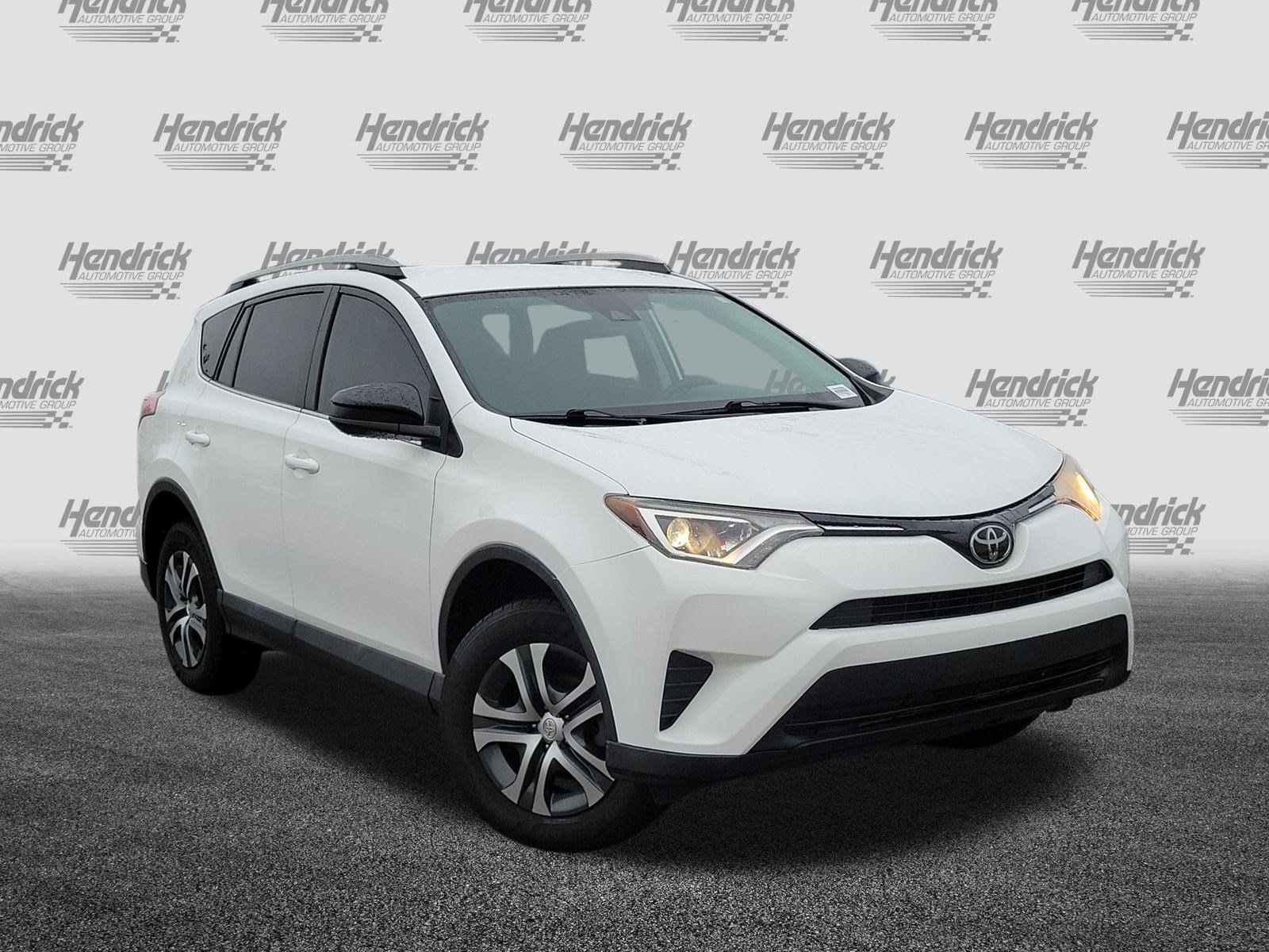 Used 2018 Toyota RAV4 LE FWD image 2
