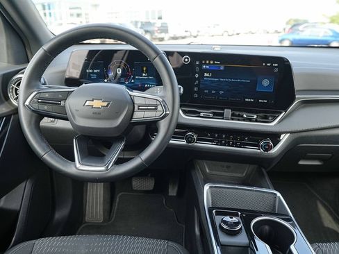 Used 2026 Chevrolet Equinox LT AWD/4WD image 29