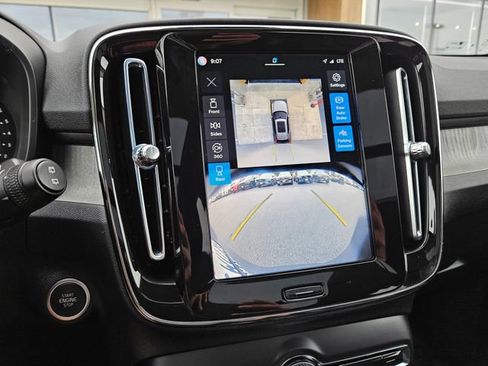 Certified 2024 Volvo XC40 B5 Plus w/ Climate Package AWD/4WD image 30