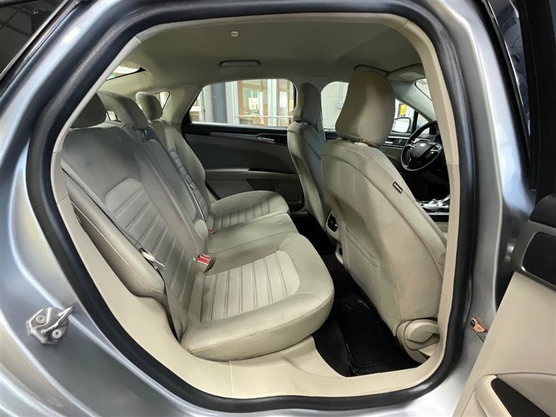 Used 2020 Ford Fusion SE FWD image 27