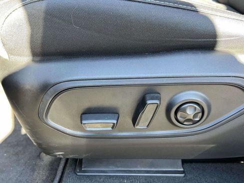 Used 2025 Jeep Grand Cherokee Laredo X image 22