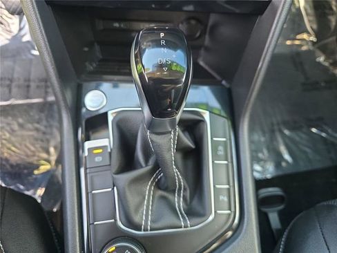 Used 2025 Volkswagen Taos SEL image 19