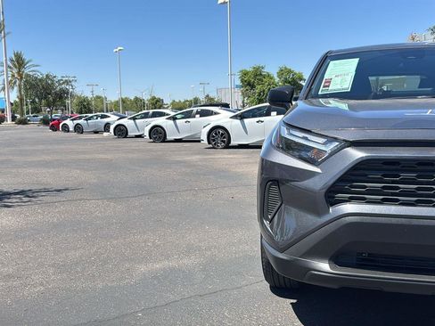 Used 2023 Toyota RAV4 LE AWD/4WD image 3