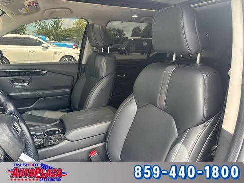 Used 2025 Honda Pilot Touring image 13