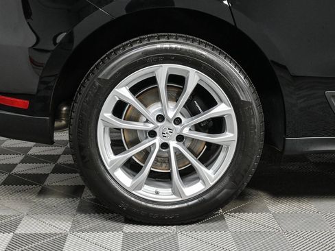 Certified 2025 Porsche Macan image 27