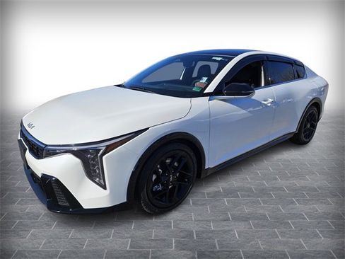 Used 2025 Kia K4 GT-Line Turbo image 3