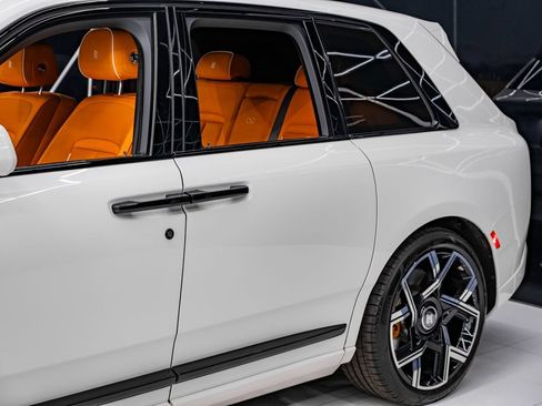 Used 2025 Rolls-Royce Cullinan Black Badge AWD/4WD image 13