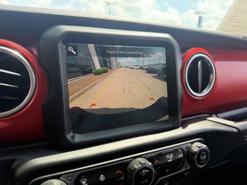 Used 2020 Jeep Gladiator Rubicon AWD/4WD image 45