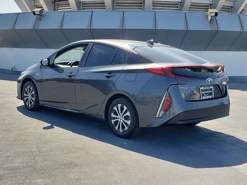 Used 2022 Toyota Prius Prime LE FWD image 2