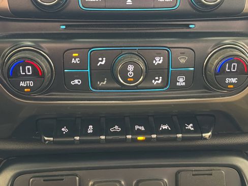 Used 2018 Chevrolet Silverado 1500 High Country AWD/4WD image 41