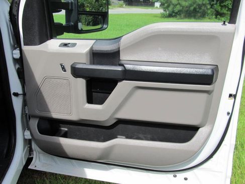 Used 2017 Ford F350 XL w/ Power Equipment Group image 41