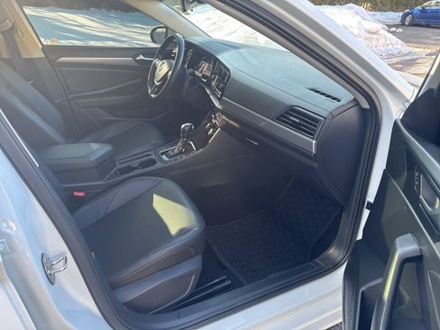 Used 2019 Volkswagen Jetta SE w/ Cold Weather Package image 5