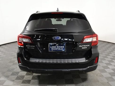 Used 2017 Subaru Outback 3.6R Touring AWD/4WD image 5