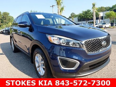Used 2016 Kia Sorento LX w/ LX Convenience Package FWD image 3