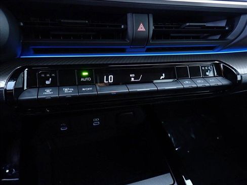 Used 2024 Toyota Prius XLE AWD/4WD image 20