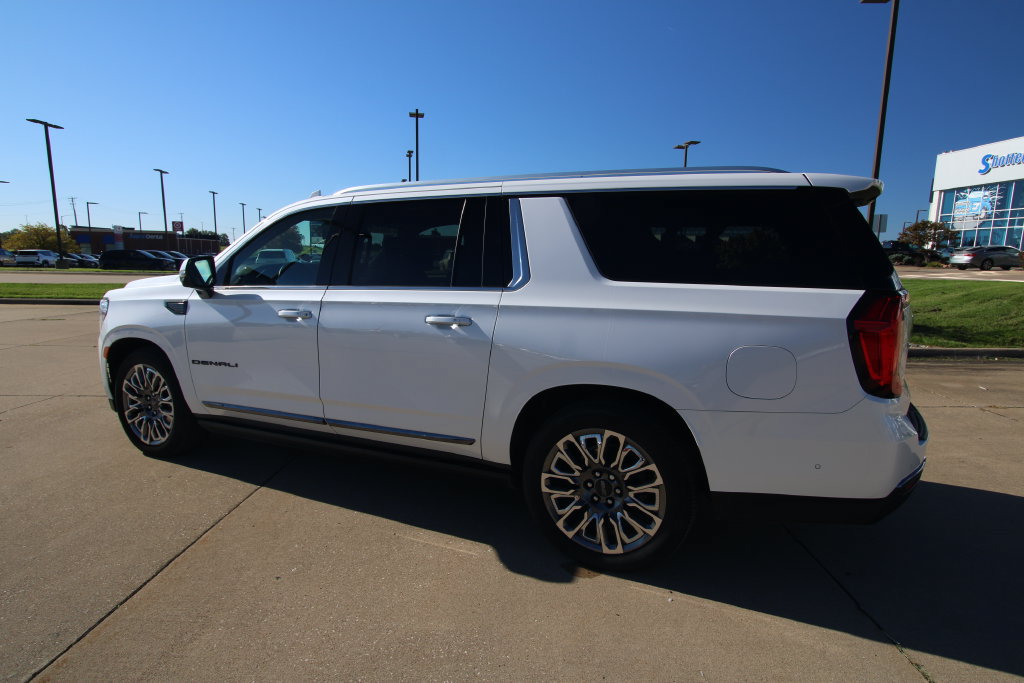 Used 2024 GMC Yukon XL Denali Ultimate AWD/4WD image 20