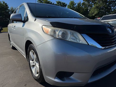 Used 2013 Toyota Sienna LE image 12