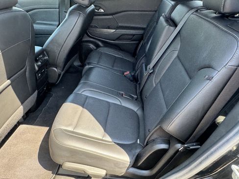 Used 2023 GMC Acadia SLT image 11