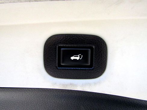 Used 2020 Nissan Rogue SL image 23