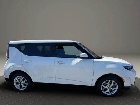 Used 2023 Kia Soul S FWD image 6