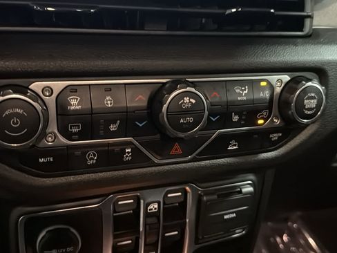 Used 2024 Jeep Wrangler Unlimited Sport AWD/4WD image 20