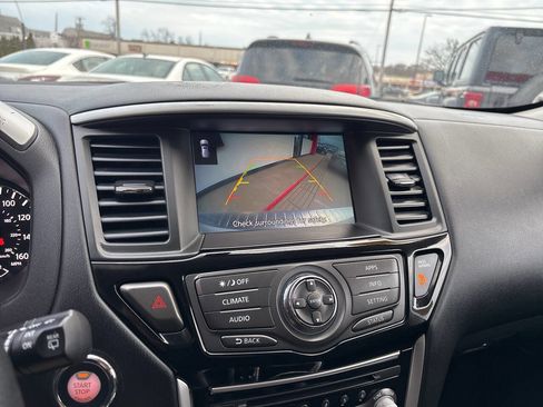 Used 2020 Nissan Pathfinder S image 18