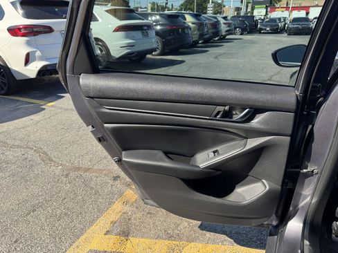 Used 2018 Honda Accord Sport image 28