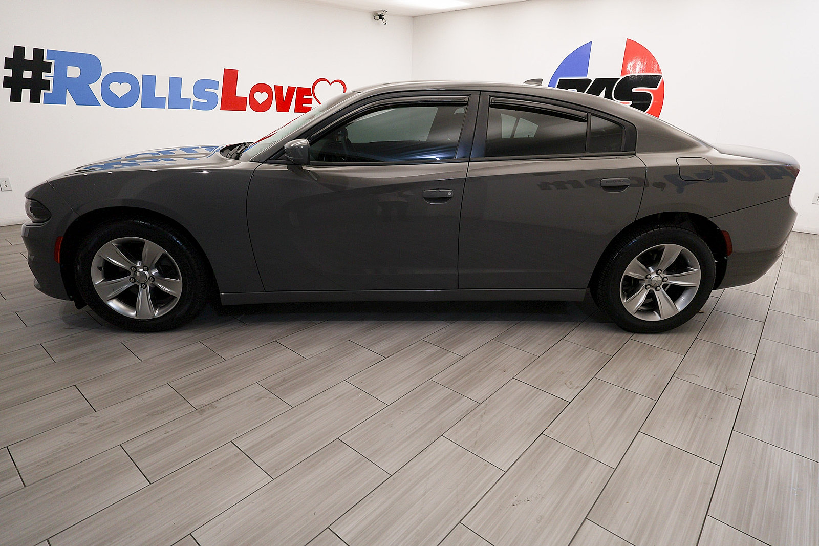 Used 2018 Dodge Charger SXT Plus RWD image 2