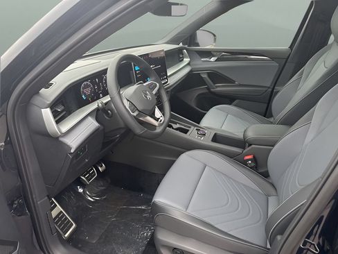 Used 2026 Volkswagen Tiguan SE R-Line AWD/4WD image 12