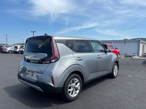 Used 2024 Kia Soul LX w/ Option Group 015 FWD image 2
