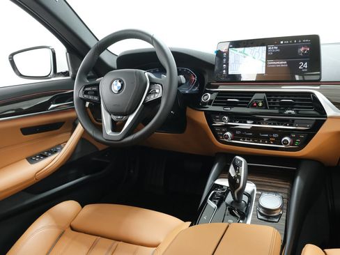 Used 2023 BMW 540i xDrive w/ Premium Package AWD/4WD image 10