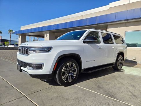 Used 2023 Jeep Wagoneer L Series II AWD/4WD image 2