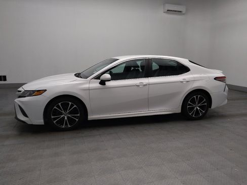 Used 2018 Toyota Camry SE FWD image 2