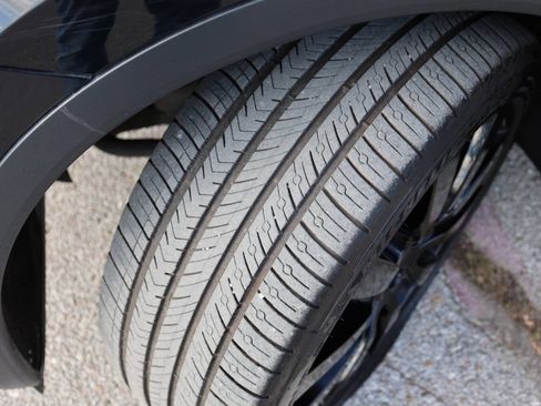 Used 2015 Porsche Cayenne S image 24