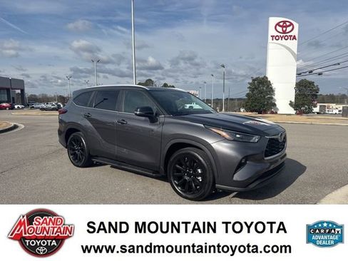 Used 2023 Toyota Highlander XLE image 1