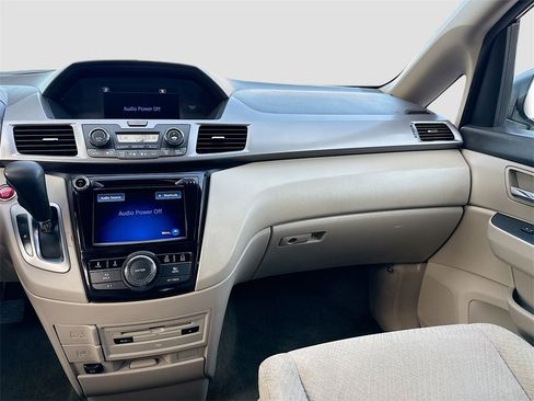 Used 2017 Honda Odyssey SE image 23