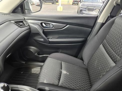 Used 2020 Nissan Rogue SV image 14